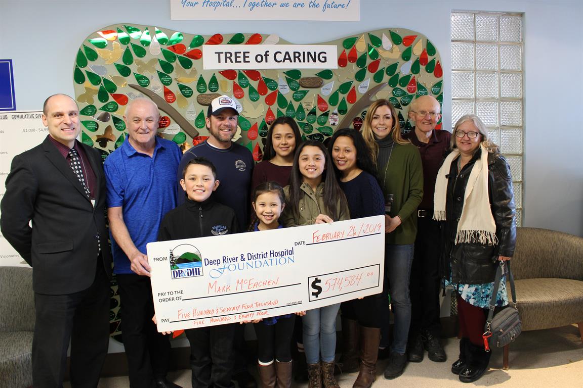 Pictured here, with plenty to smile about, are all six lucky members of the McEachen family, accepting their Catch the Ace prize winnings of $574,584. 